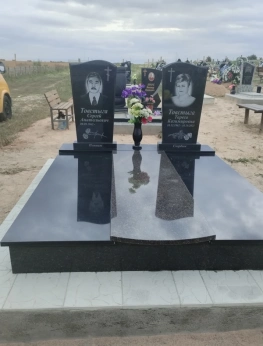 Памятник двойной 137